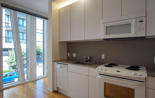 1 bed, 1.5 baths, $1,999, Unit 1906 B