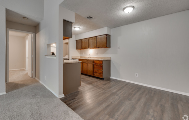2 beds, 2 baths, 1,000 sqft, $1,110, Unit 1811