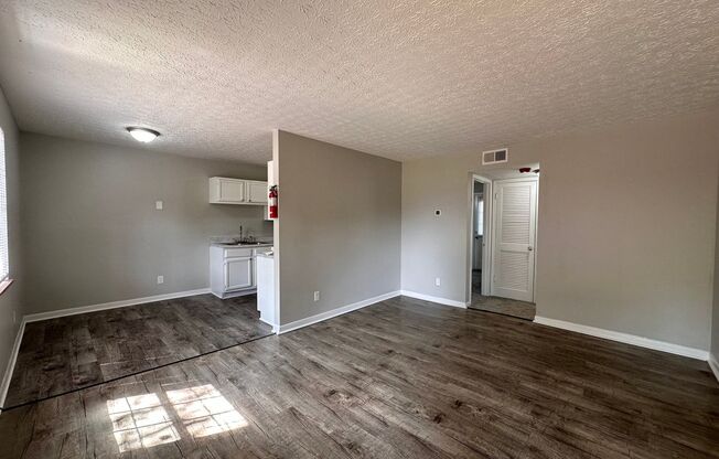 1 bed, 1 bath, $1,050, Unit Willoway-24