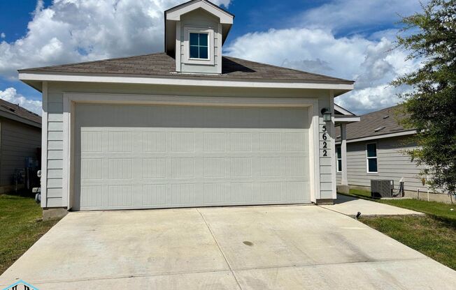 Live in Luxury in this beautiful 3bed/2bath single story home near Randolph & Ft. Sam!