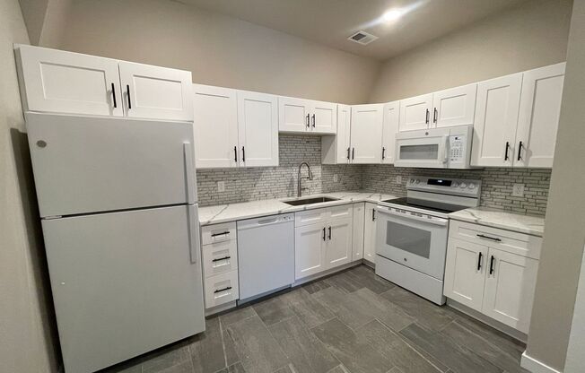 Studio, 1 bath, 600 sqft, $995