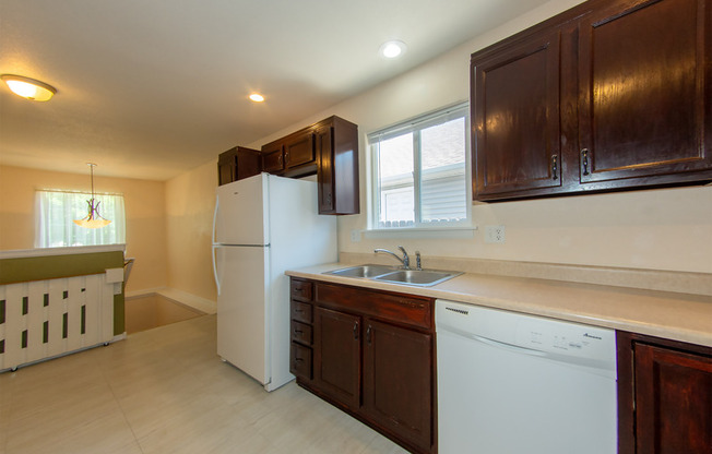 407 E 5 ST