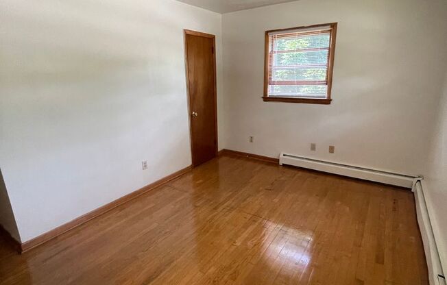 2 beds, 1 bath, 903 sqft, $1,240, Unit C-4