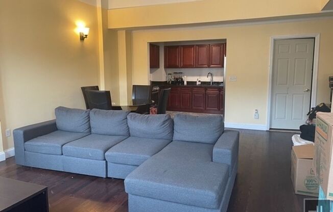 3 beds, 2 baths, $3,500, Unit 3