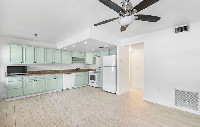 ST PETE APARTMENT FOR RENT!!