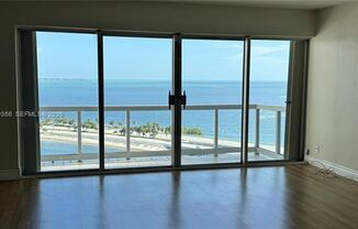 1 bed, 1 bath, $3,000, Unit # 18 UNIVERSITY