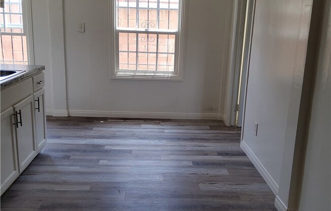1238 E 69 ST