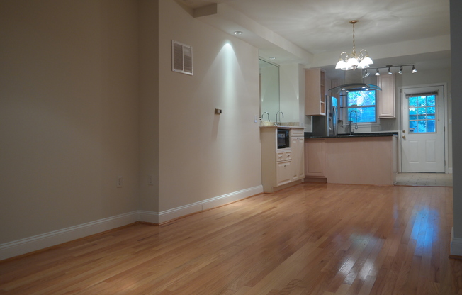Charming 2 Bedroom/1 Bathroom Townhome in Washington Village, MD!