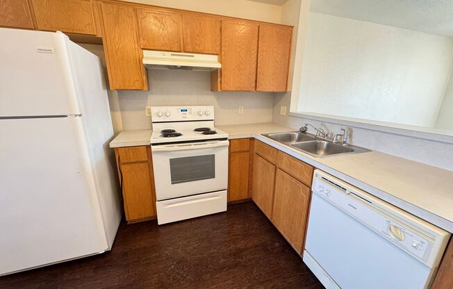 2 beds, 1.5 baths, 961 sqft, $795, Unit Apt B