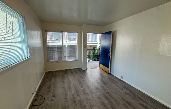 Spacious Remodeled 1 Bedroom conveniently located off of Telegraph Ave.