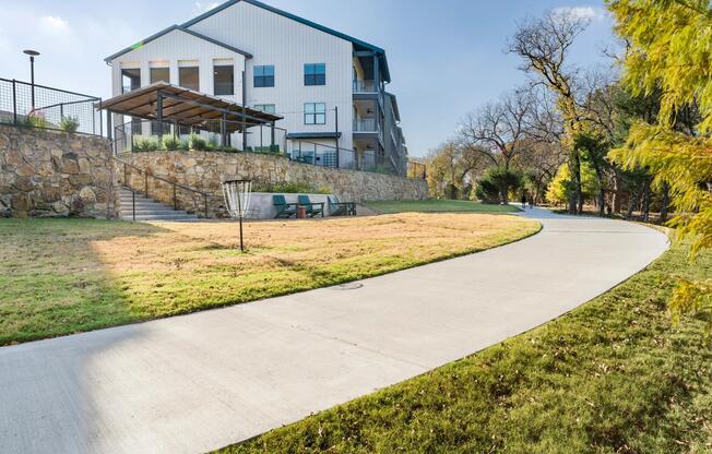 Peaceful green space near Modera McKinney Ridge, offering an easy escape for outdoor relaxation and casual recreation.
