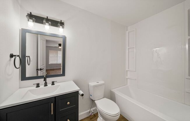 1 bed, 1 bath, 660 sqft, $885, Unit The Elms by ONYX #16