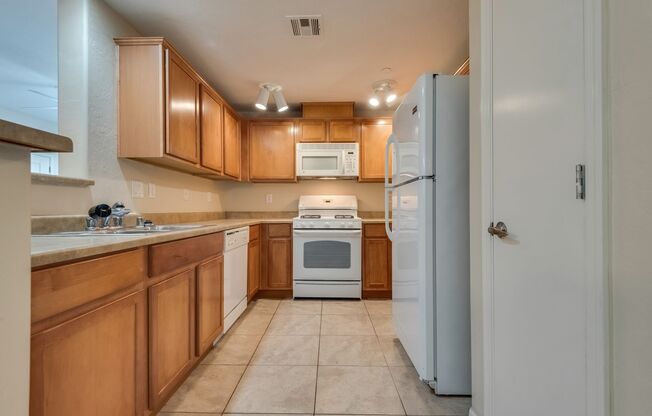 2 beds, 2 baths, $1,650, Unit UNIT 1051