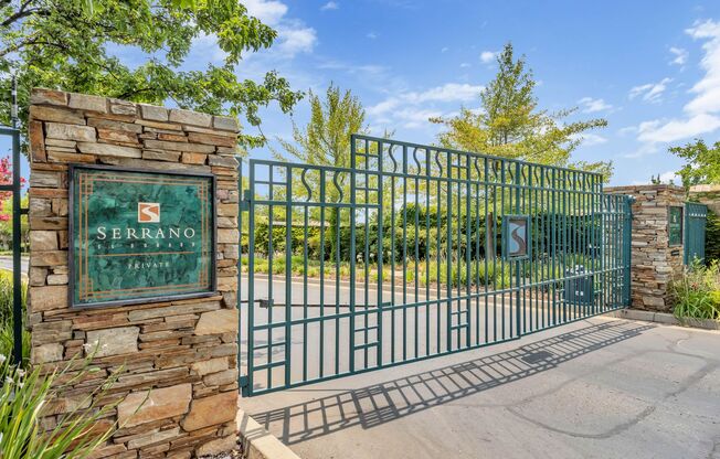 Gorgeous Single Story Home with a Sparkling Pool and Spa!