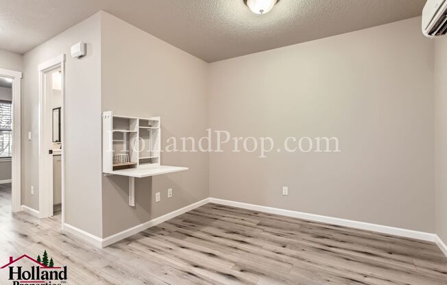 1 bed, 1 bath, 400 sqft, $1,345, Unit A