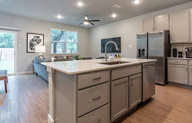 8150 W HAUSMAN RD