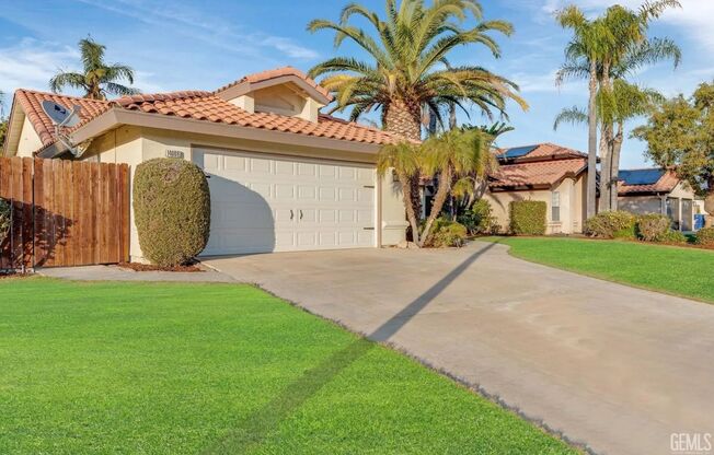 14004 Las Entradas - Gorgeous NW remodeled home with POOL and SPA. Remodeled with putting green and astroturf!!! Call today $3275Rent and $3275Deposit