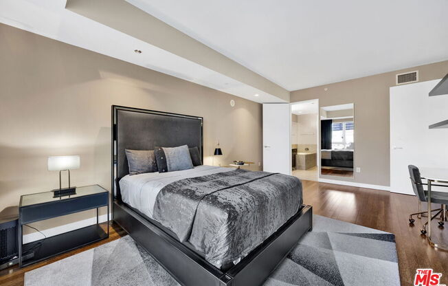 1 bed, 2 baths, 1,410 sqft, $5,000, Unit 6F