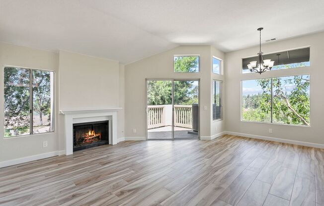 Beautiful End Unit Condo with Overlook of Park and Canyon!