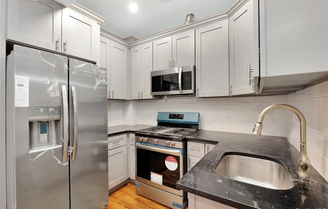 197 E 55 ST
