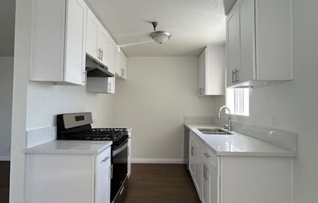 2 beds, 1 bath, $2,250, Unit 04