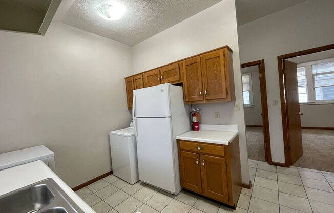 3 beds, 2 baths, $1,050, Unit A