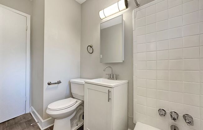 2 beds, 1.5 baths, 1,050 sqft, $1,199, Unit I4