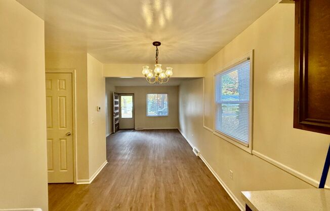 2 Bedroom Duplex In Wyoming Available December 1st