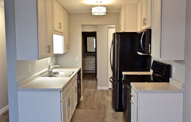 2 beds, 1 bath, $1,100, Unit #202