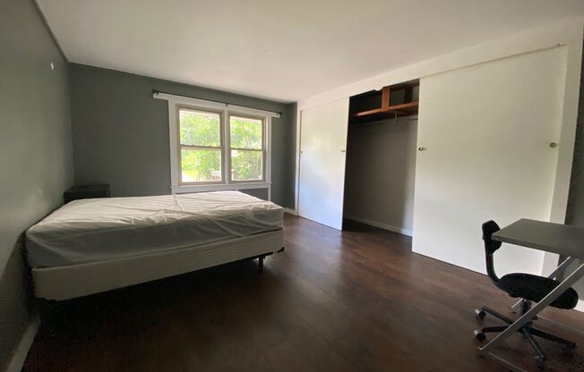 3 beds, 1 bath, $2,200, Unit Unit C