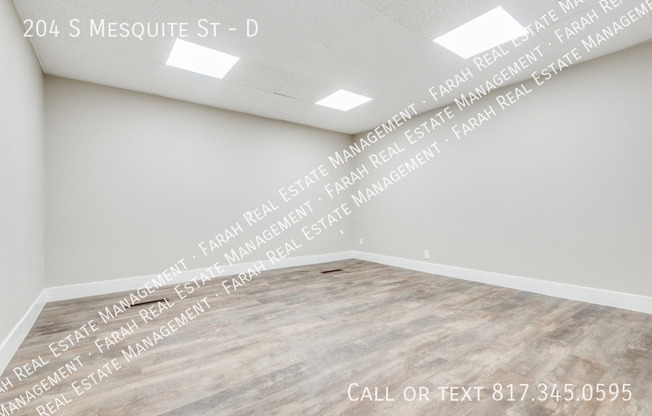 204 S MESQUITE ST