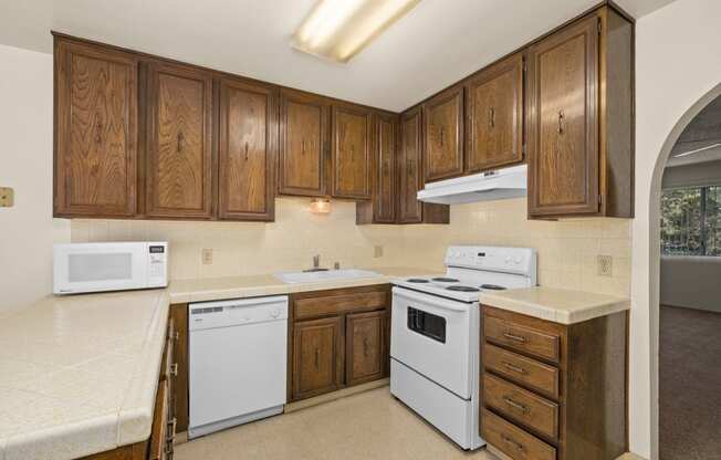 Cheltingham Kitchen at Scottsmen Apartments, Clovis, CA