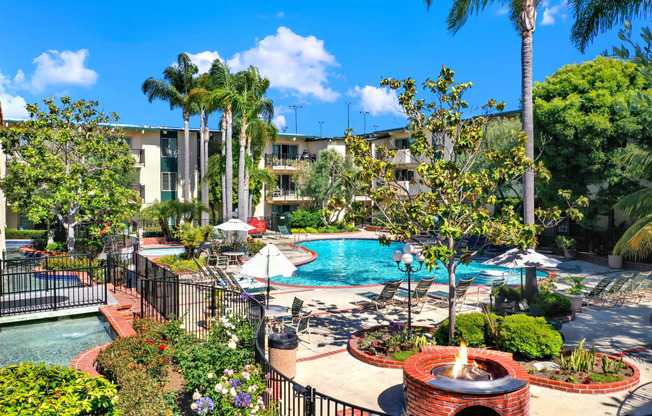 a view of a swimming pool at the resort on a sunny day at Willow Tree Apartments, California