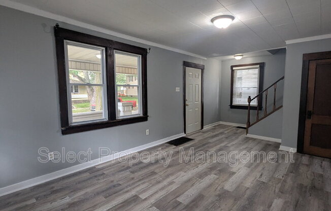 2129 THOMPSON AVE