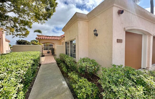 Beautiful Home in Gated Community of Los Rios with View of Golf Course
