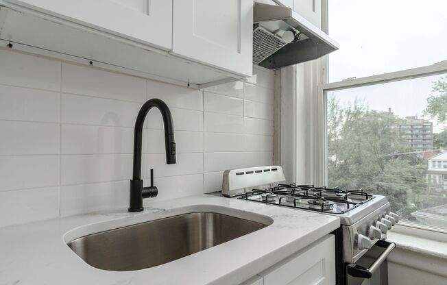 1 bed, 1 bath, 550 sqft, $1,233, Unit B6