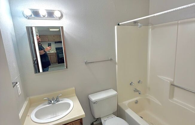 1 bed, 1 bath, 447 sqft, $850, Unit Unit G