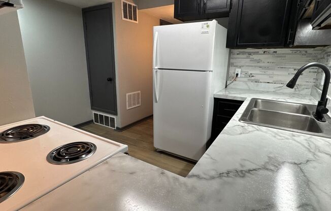 1 bed, 1 bath, $775, Unit 8