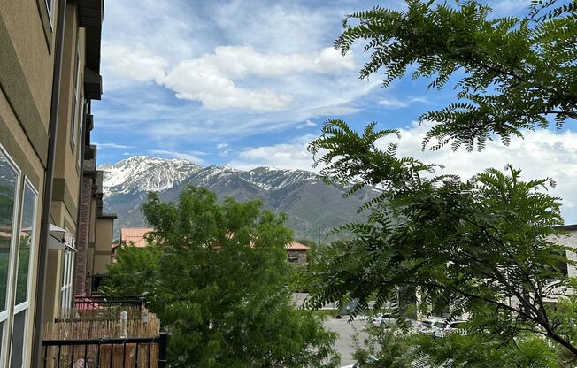 3-Bedroom 3-Bath Townhome In Draper