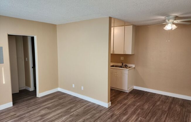 Studio, 1 bath, 350 sqft, $1,650, Unit 121