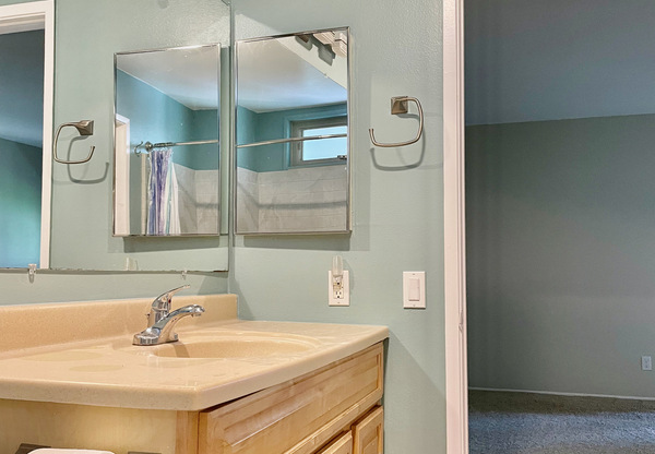 2530 Clairemont Dr 204