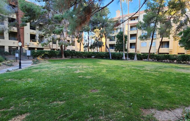 2 beds, 2 baths, $2,000, Unit # 326