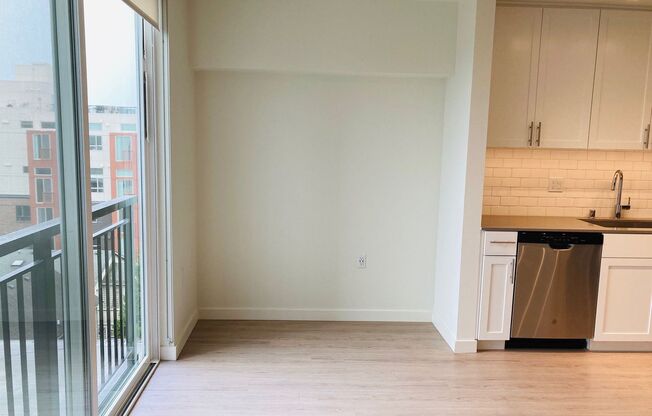 1 bed, 1 bath, 512 sqft, $2,495