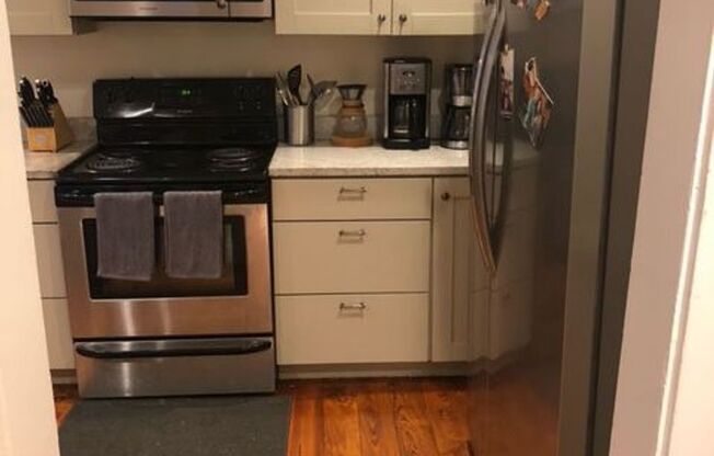 2 bedroom / 1 bath ~ Downtown Charleston