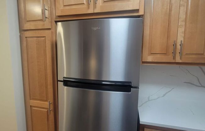 2 beds, 1 bath, 860 sqft, $1,995, Unit 4W