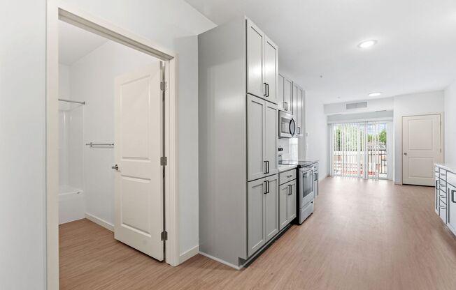 2 beds, 1 bath, 884 sqft, $1,945, Unit 110