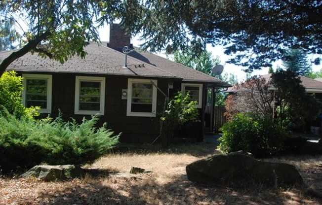SEATTLE 4-Bedroom Home for RENT, Great Layout, Cool Yard & Nice Location!!