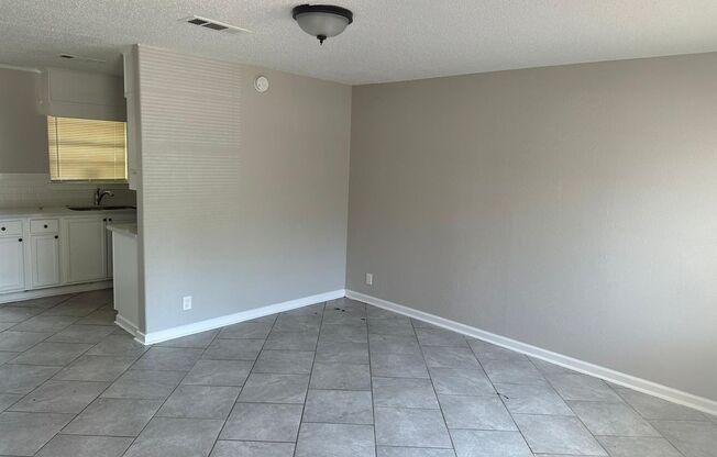 2 beds, 1 bath, $1,300