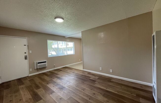 1 bed, 1 bath, $1,700, Unit T14