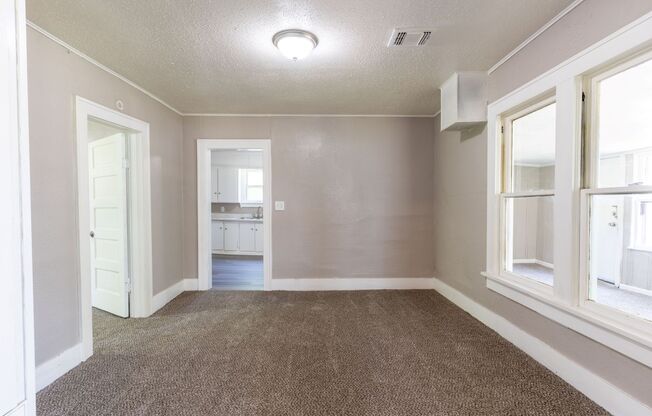 2 beds, 1 bath, $1,250